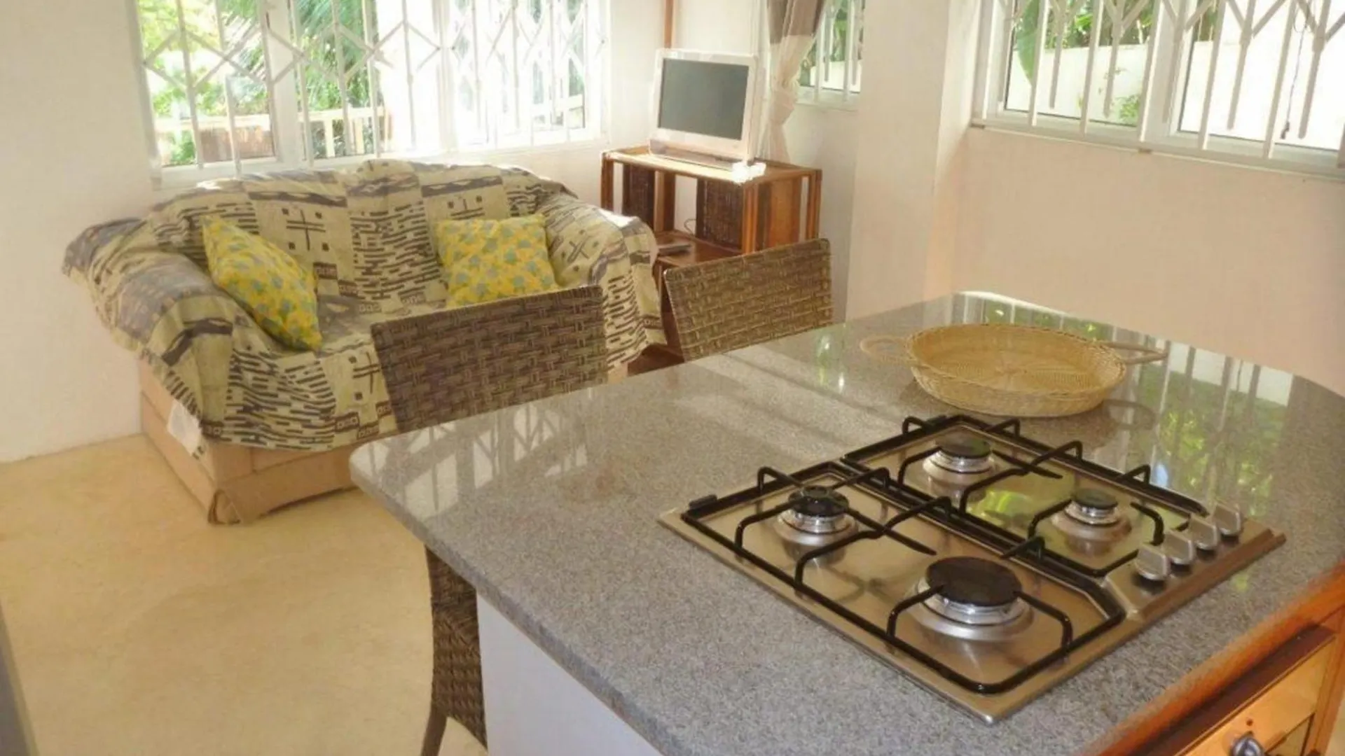 Eine Apartmentwohnung Mit Balkon Oder Terrasse Und Meerblick Oder Panoramablick Beau Vallon  Seychelles