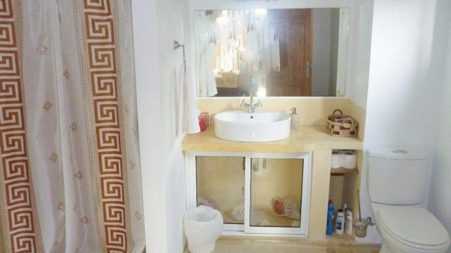 Eine Apartmentwohnung Mit Balkon Oder Terrasse Und Meerblick Oder Panoramablick Beau Vallon