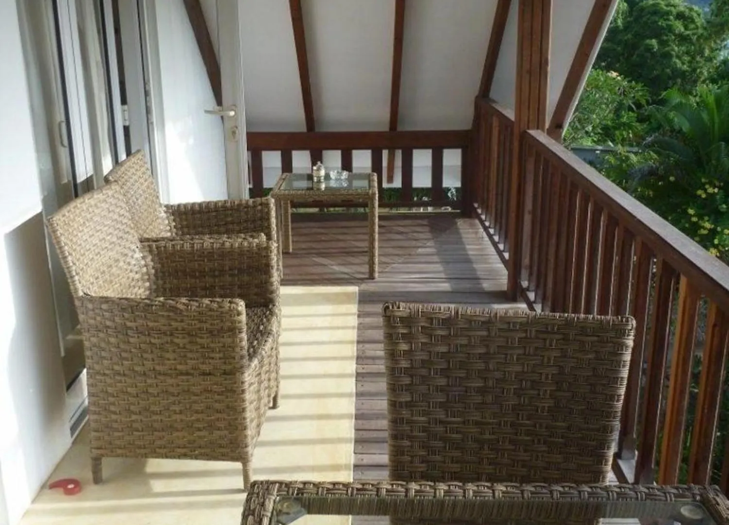 Apartment Eine Apartmentwohnung Mit Balkon Oder Terrasse Und Meerblick Oder Panoramablick Beau Vallon
