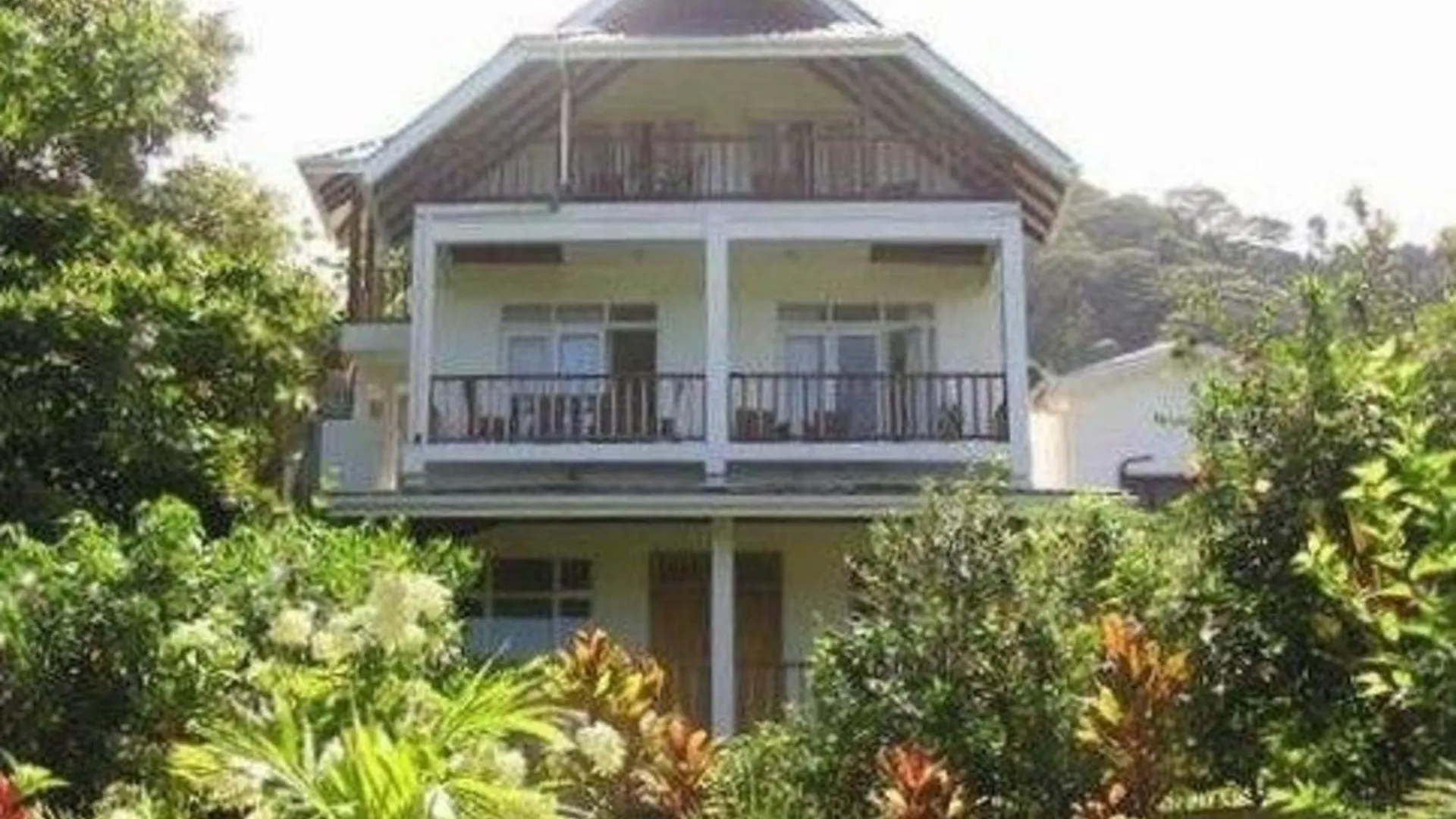 Eine Apartmentwohnung Mit Balkon Oder Terrasse Und Meerblick Oder Panoramablick Beau Vallon